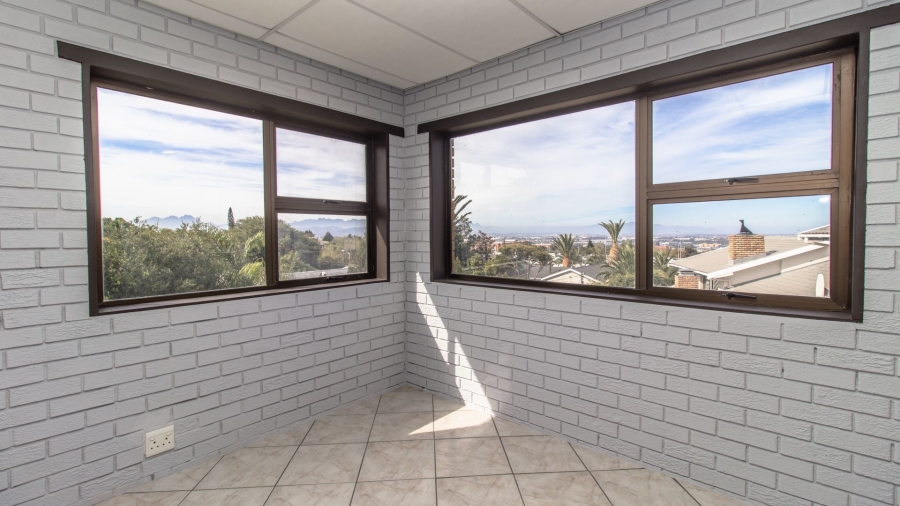 7 Bedroom Property for Sale in Loevenstein Western Cape